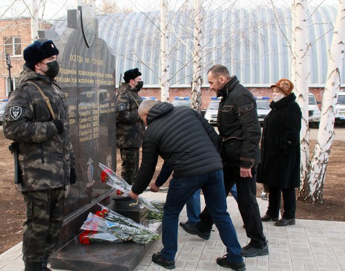 День УБОП: оренбургские правоохранители почтили память погибших товарищей