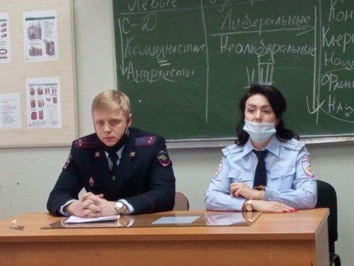 Оренбургские полицейские поговорили о ксенофобии со студентами университетского колледжа ОГУ