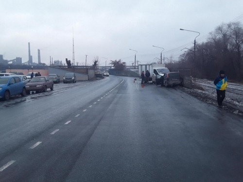 В ДТП в Новотроицке пострадал 48-летний водитель автомобиля «Ниссан Ноут»