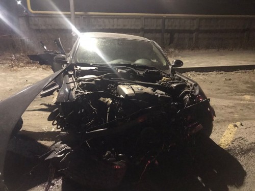 В Орске на улице Жуковского автомобиль «БМВ» снес светофор