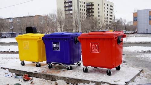 В Оренбурге появились новые для раздельного сбора отходов цветные контейнеры