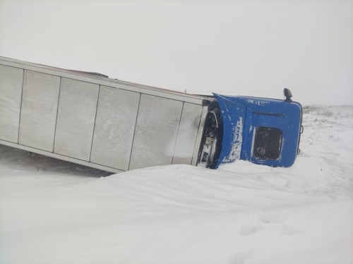 В Северном районе на автомобильной дороге Москва – Челябинск в кювет съехал автомобиль В Северном районе на автомобильной дороге Москва – Челябинск в кювет съехал автомобиль