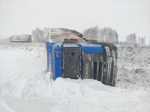 В Северном районе на автомобильной дороге Москва – Челябинск в кювет съехал автомобиль В Северном районе на автомобильной дороге Москва – Челябинск в кювет съехал автомобиль