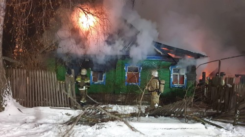 В Подмаячном поселке Оренбурга в результате возгорания дома погибли люди