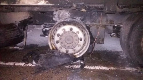По дороге из Орска в Оренбург загорелся прицеп грузового автомобиля