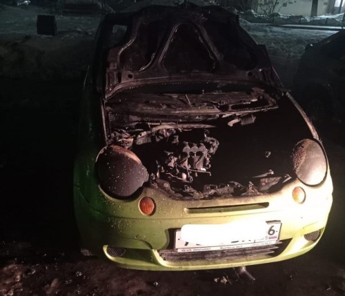 В Оренбурге молодой человек в войне с роботами сжег два автомобиля 