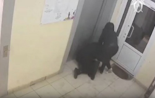 Напавший на девушку в лифте мужчина подозревается в серии грабежей