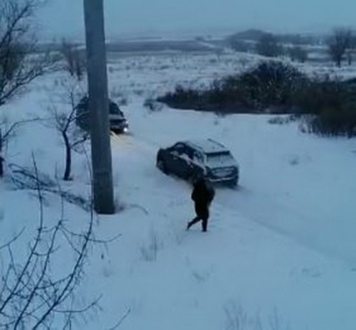 В Новотроицке водитель автомобиля избегая ДТП съехал в кювет