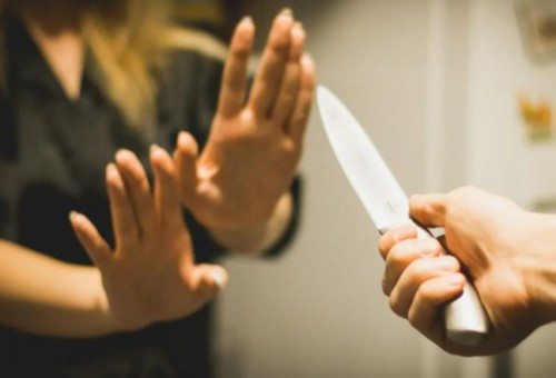 Житель Грачевки напился таблеток и напал с ножом на жену