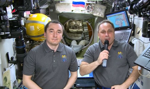 Космонавты Антон Шкаплеров и Петр Дубров с борта МКС призвали граждан быть бдительнее