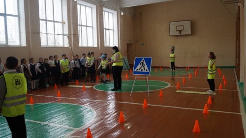 «Лаборатория безопасности» побывала в гостях у школьников города Соль-Илецка