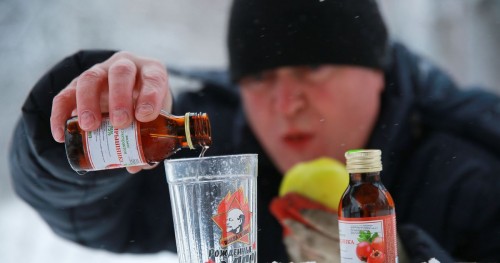 В Переволоцком районе суррогатным алкоголем отравилось два человека