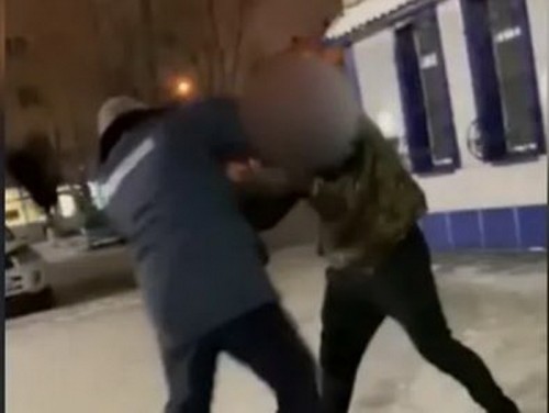 В Шарлыке псих воткнул сотруднику полиции в плечо нож