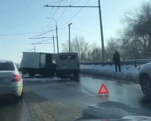 В Оренбурге на мосту по проспекту Бр. Коростелевых произошло столкновение трех автомобилей
