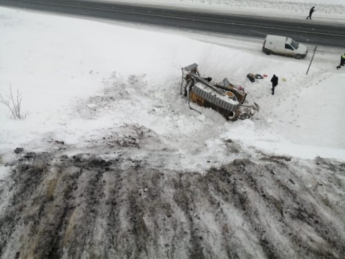 В Северном районе с десятиметровой высоты свалился гусеничный бульдозер