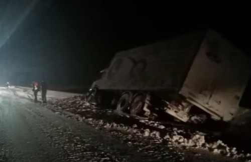 Полицейские Бугуруслана оказали помощь водителю грузового автомобиля