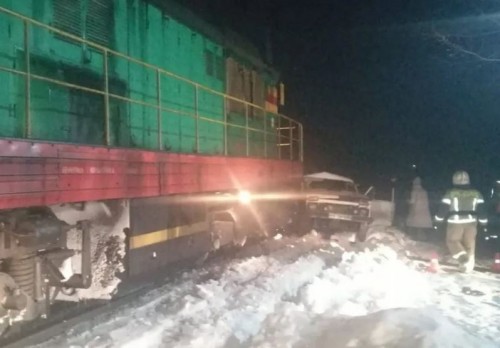 В Курманаевском районе поезд протаранил легковой автомобиль «Нива»