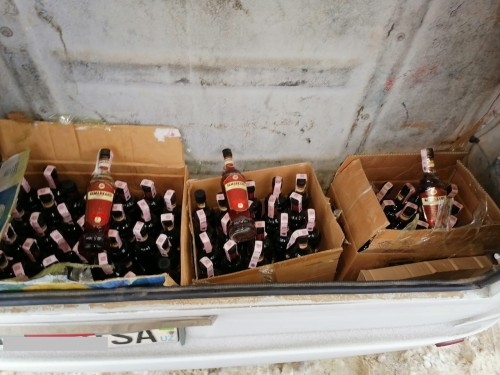 Сотрудники полиции Акбулака у иностранца изъяли алкогольную продукцию