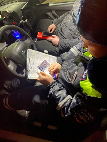 Госавтоинспекция Бузулука задержала женщину, которая приобрела по объявлению водительское удостоверение и совершила ДТП.