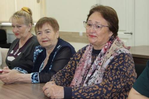 В Новотроицке сотрудники ГИБДД и общественники организовали круглый стол, посвященный профилактике дорожного травматизма среди пожилых людей   