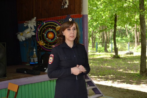 В Оренбурге сотрудник полиции и представители общественной организации провели мероприятие по профилактике наркомании в лагере «Восток-2»