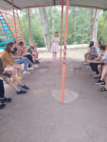 Сотрудник полиции Бузулука, вместе с членами Общественного совета побывали в загородном лагере «Буревестник». Сотрудник полиции Бузулука, вместе с членами Общественного совета побывали в загородном лагере «Буревестник».