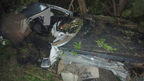 Сотрудниками полиции устанавливаются обстоятельства ДТП, в результате которого погибли 2 человека Сотрудниками полиции устанавливаются обстоятельства ДТП, в результате которого погибли 2 человека