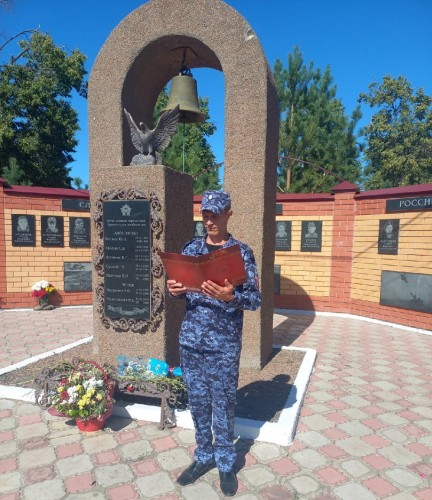 В Оренбуржье в День государственного флага молодой сотрудник Росгвардии принял Присягу