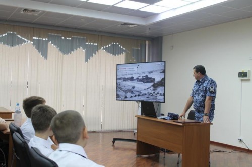 Сотрудник Росгвардии провёл патриотический урок со школьниками Сотрудник Росгвардии провёл патриотический урок со школьниками