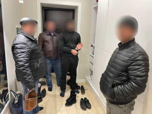 Оренбургскими полицейскими задержаны подозреваемые в краже из частного дома