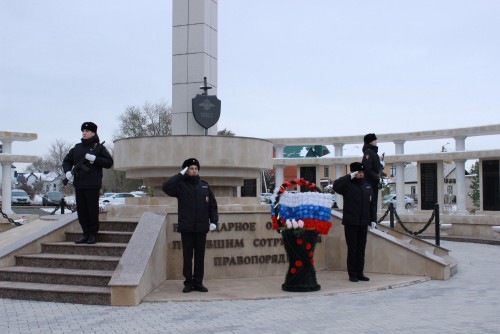 В УМВД России по Оренбургской области почтили память коллег, погибших при исполнении служебных обязанностей