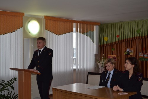В Оренбурге полицейские провели День правовой помощи детям в оренбургском Доме детства