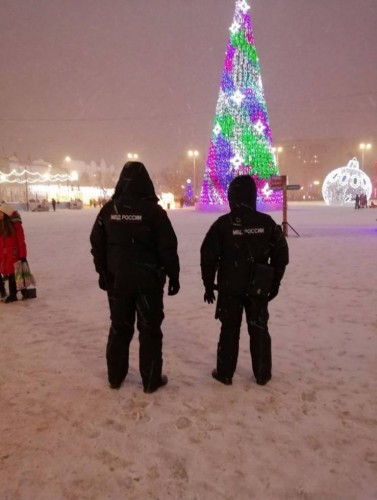 В Оренбурге полицейские обеспечивают охрану общественного порядка