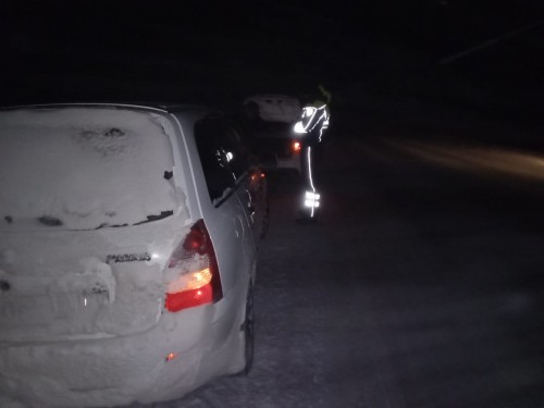 Сотрудники полиции Октябрьского района оказали помощь замерзающему водителю