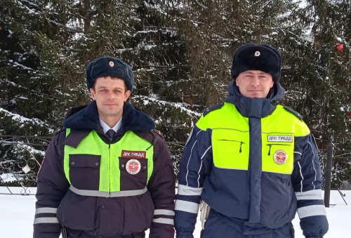Сотрудники полиции Октябрьского района оказали помощь замерзающему водителю