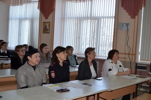 В Оренбурге сотрудник полиции приняла участие в рабочем совещании классных руководителей общеобразовательных школ