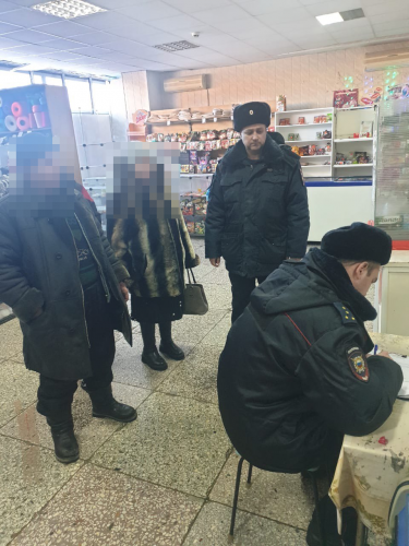 В Новоорском районе полицейские задержали подозреваемого в краже банковской карты у знакомого
