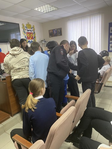 Переволоцкие полицейские приняли участие во Всероссийской акции профилактической направленности  «Студенческий десант»