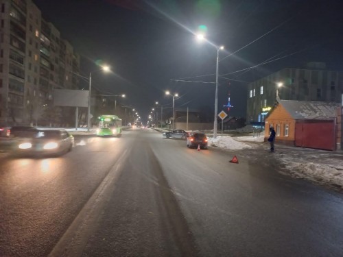 Оренбургские сотрудники полиции устанавливают обстоятельства ДТП на улице Туркестанской