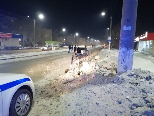 В Новотроицке сотрудники полиции устанавливают обстоятельства ДТП, в результате которого пострадал пассажир