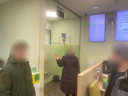 Оренбургские полицейские в день влюблённых задержали девушку, укравшую с карты 150 000 рублей Оренбургские полицейские в день влюблённых задержали девушку, укравшую с карты 150 000 рублей