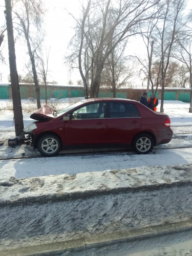 Сотрудники полиции устанавливают обстоятельства ДТП, произошедшего в Новотроицке на улице Заводской