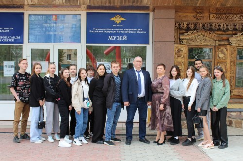 Студенты Оренбургского государственного университета совместно с преподавателем посетили музей Культурного центра УМВД России по Оренбургской области   