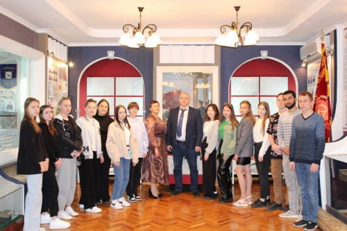 Студенты Оренбургского государственного университета совместно с преподавателем посетили музей Культурного центра УМВД России по Оренбургской области   