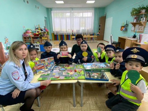 Сотрудники Госавтоинспекции Гайского городского округа провели урок безопасности в детском саду