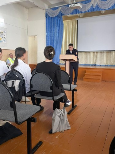Матвеевские полицейские в преддверии летних каникул провели профилактические беседы со школьниками