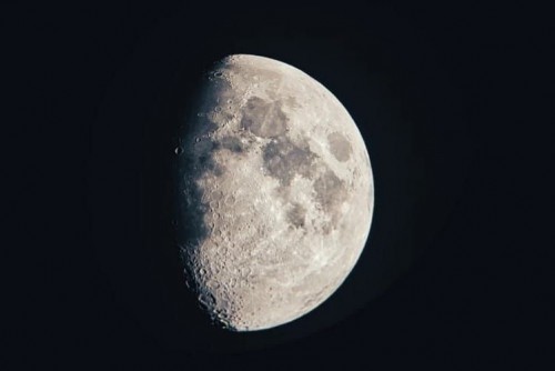 Музей истории Оренбурга приглашает понаблюдать за Луной в телескоп.