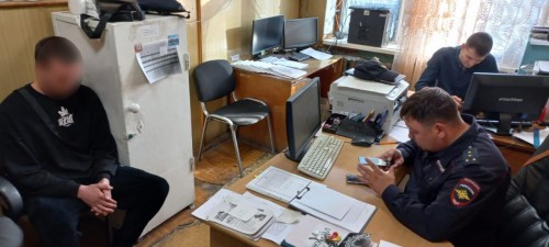 В Новотроицке полицейские задержали курьера мошенников, который забирал деньги у пенсионеров