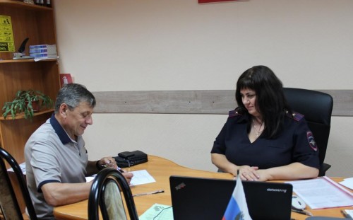 В Оренбургской области в ходе акции «Гражданский мониторинг» член Общественного совета посетил отдел по вопросам миграции В Оренбургской области в ходе акции «Гражданский мониторинг» член Общественного совета посетил отдел по вопросам миграции