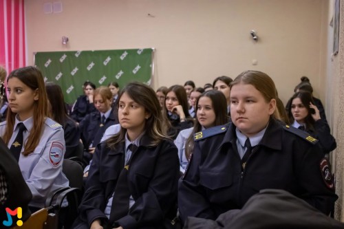 В Оренбурге полицейские встретились со учащимися Башкирского экономико-юридического колледжа